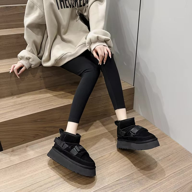 UMG FLUFFY BOOTS