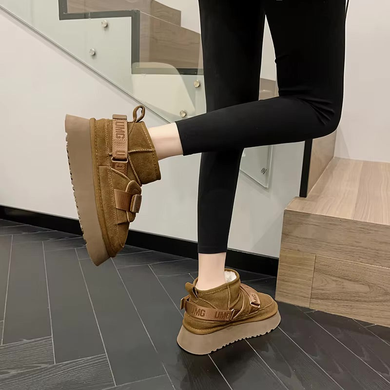 UMG FLUFFY BOOTS