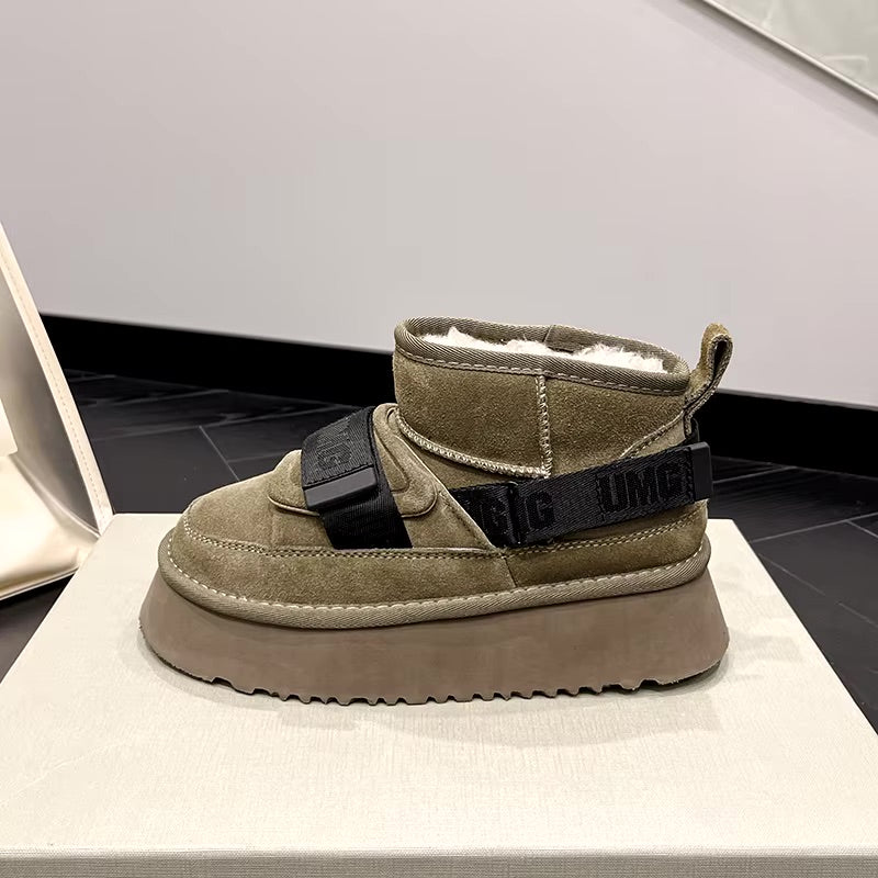 UMG FLUFFY BOOTS