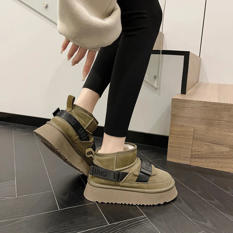 UMG FLUFFY BOOTS