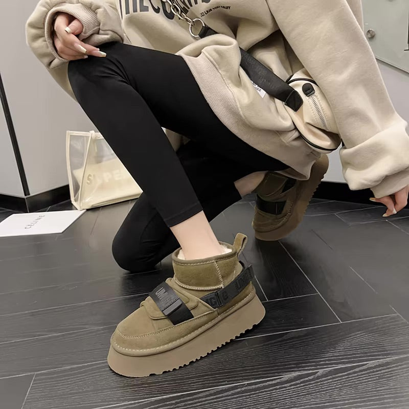 UMG FLUFFY BOOTS