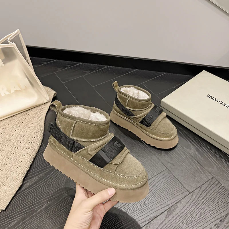 UMG FLUFFY BOOTS