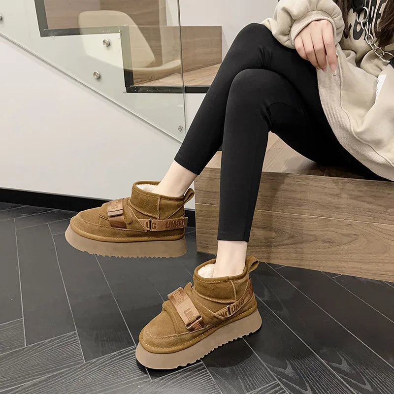 UMG FLUFFY BOOTS